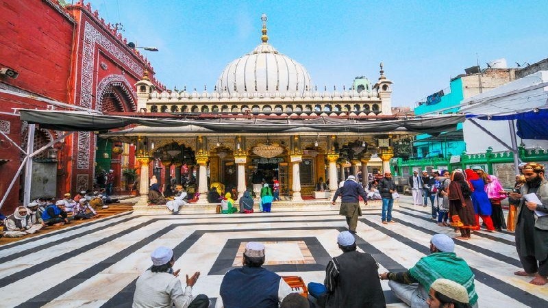 হযরত নিজাম উদ্দিন আউলিয়া (রহ.): ভালোবাসা, মানবসেবা ও সুফি সাধনার এক উজ্জ্বল নাম